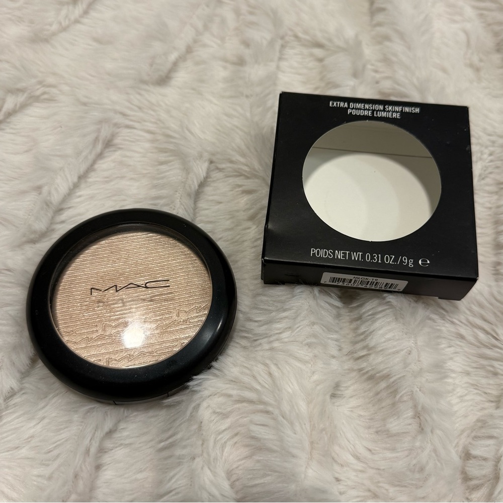 MAC Cosmetics Extra Dimension Skinfinish Highlighter